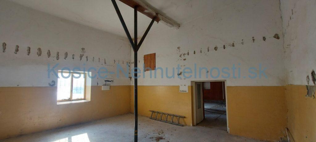 Objekt vhodný na rekonštrukciu pre 2-3 byty spolu cca 250 m2 Sečovce — foto 7