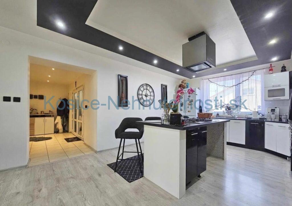 Poschodový 4izb. RD 180 m2, 453 m2 pozemok Trebišov — foto 10