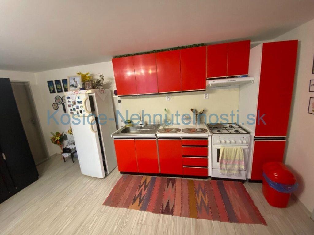 8-izb. RD 300m2, 742m2 poz. + garáž + dielňa + altánok, Trebišov — foto 6