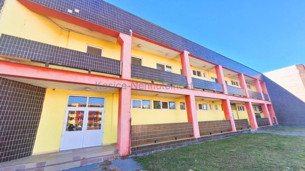 Podnikateľský objekt 3240 m2  Veľké Kapušany — foto 8